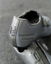 Load image into Gallery viewer, Pas Normal Studios x Fizik - Mechanism Road Shoe - Silver
