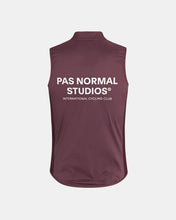 Load image into Gallery viewer, Pas Normal Studios - Mechanism Stow Away Gilet - Light Burgundy
