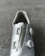 Load image into Gallery viewer, Pas Normal Studios x Fizik - Mechanism Road Shoe - Silver