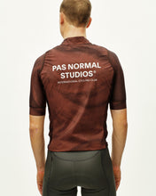 Load image into Gallery viewer, Pas Normal Studios - Stow Away Gilet - AOP Light Brown
