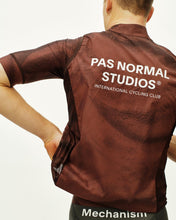 Load image into Gallery viewer, Pas Normal Studios - Stow Away Gilet - AOP Light Brown
