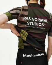 Load image into Gallery viewer, Pas Normal Studios - Women's Mechanism Stow Away Gilet - International Earth
