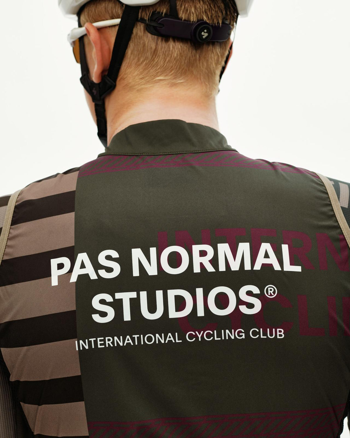 Pas Normal Studios - Mechanism Stow Away Gilet - International Earth