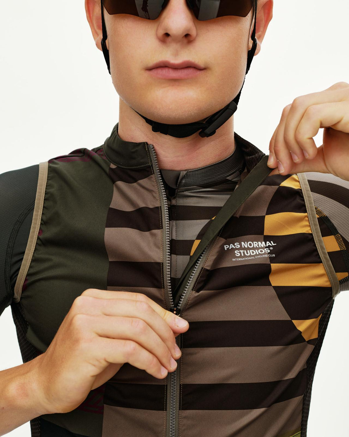 Pas Normal Studios - Mechanism Stow Away Gilet - International Earth
