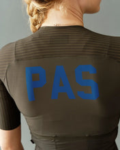 Load image into Gallery viewer, Pas Normal Studios - Women&#39;s PAS Mechanism Pro Jersey - Dark Olive
