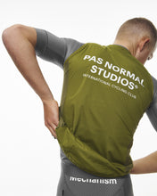 Load image into Gallery viewer, Pas Normal Studios - Stow Away Gilet - Deep Green
